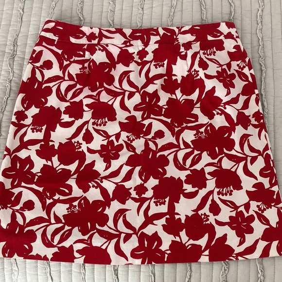 Ann Taylor Red and White Floral Skirt Size 10 - Picture 2 of 5